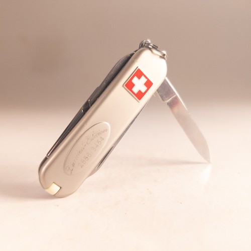 Victorinox swiss army classic - swiss,